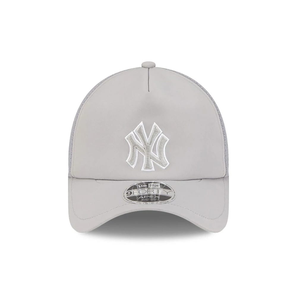 Yankees MLB Batting Practice 2026 Grey New Era 9FORTY Apex Adjustable Cap, front view showing the white raised embroidered NY logo on the grey crown and a 9FORTY size sticker on the curved visor.