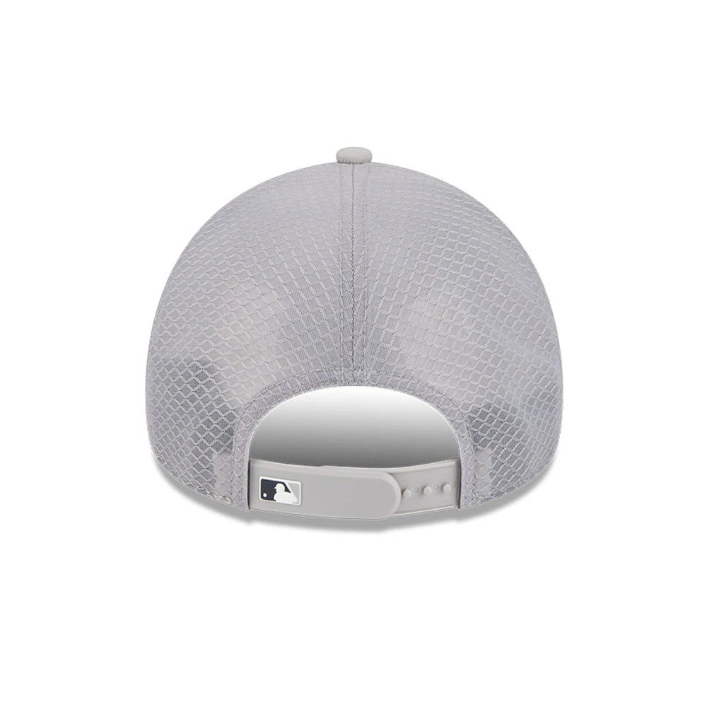 Yankees MLB Batting Practice 2026 Grey New Era 9FORTY Apex Adjustable Cap, rear view showing the black and white MLB Batterman logo on the grey adjustable strap, with a diamond-patterned textured grey fabric.