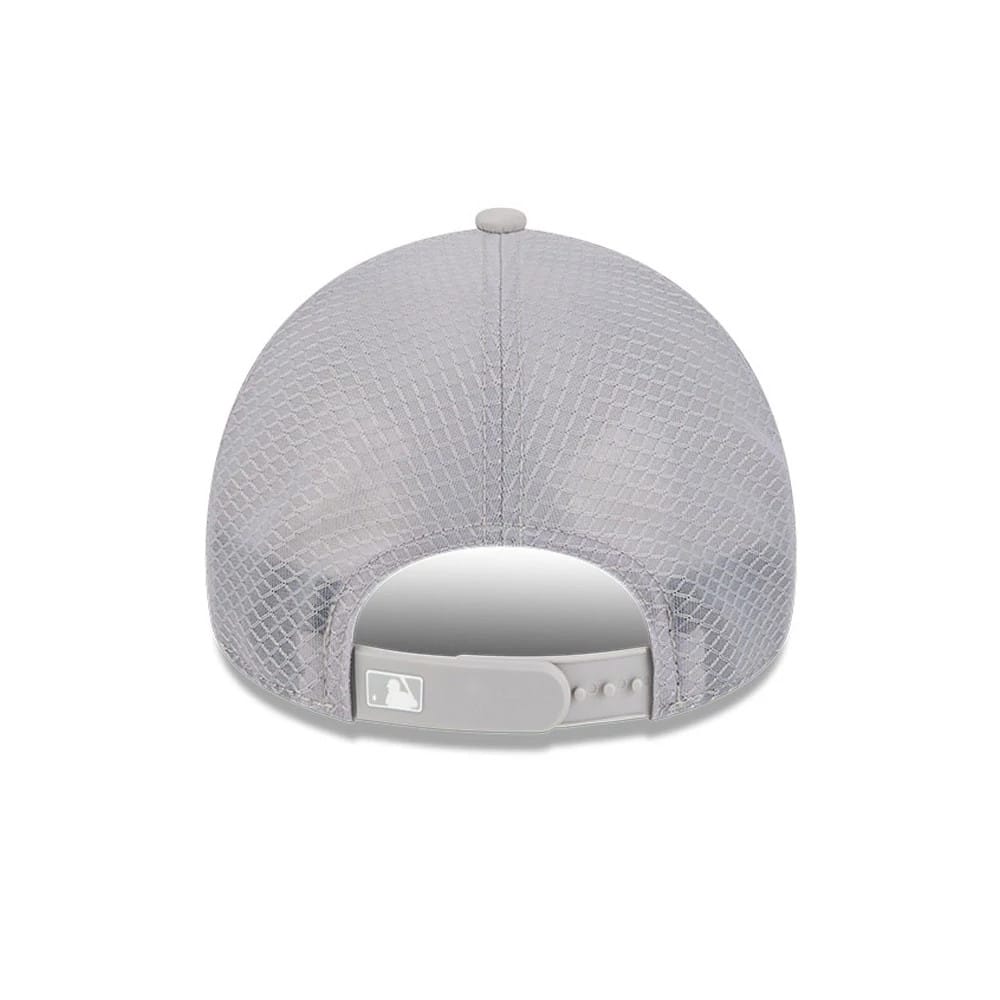 New York Yankees MLB Batting Practice 2026 Grey New Era 9FORTY Apex Adjustable Cap, rear view showing the white MLB Batterman logo on the grey adjustable strap, featuring a mesh-patterned grey crown and top button.