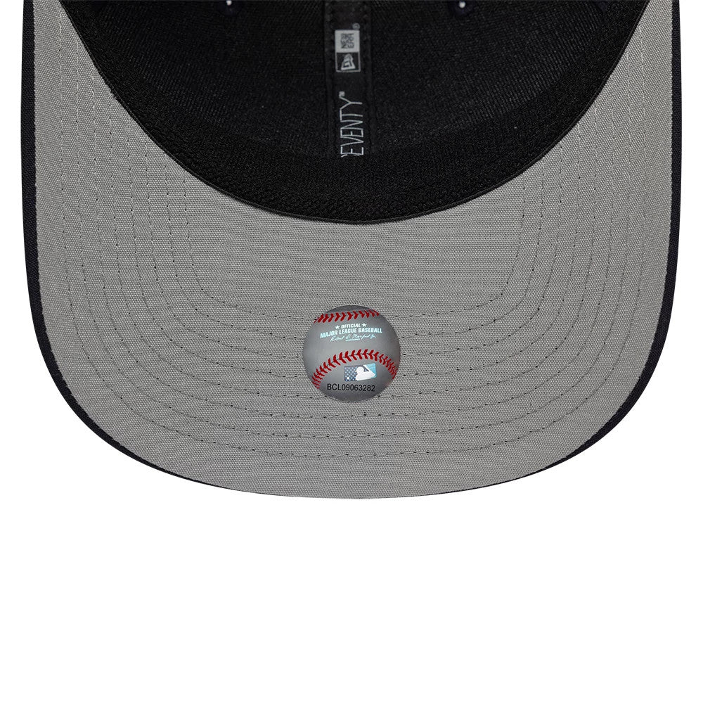 Pictured is this MLB Circles Detroit Tigers 9SEVENTY Stretch Snap cap in navy. 2
