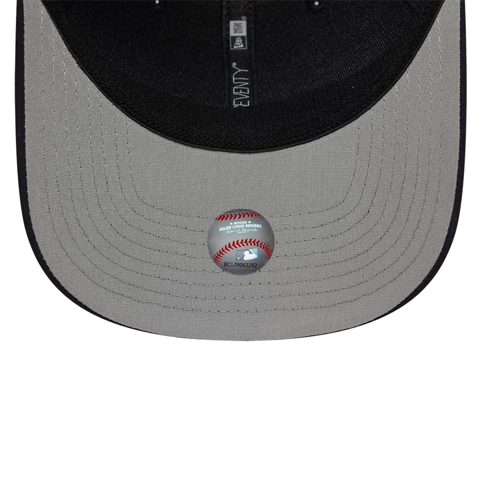 Pictured is this MLB Circles Detroit Tigers 9SEVENTY Stretch Snap cap in navy. 2