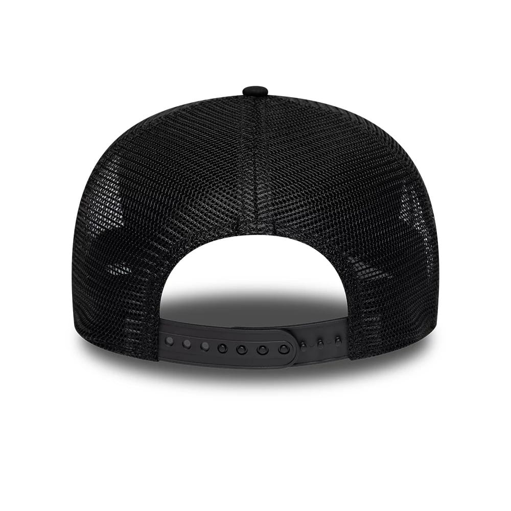 Pictured is this MLB Circles Chicago White Sox 9SEVENTY Stretch Snap cap in black. 7