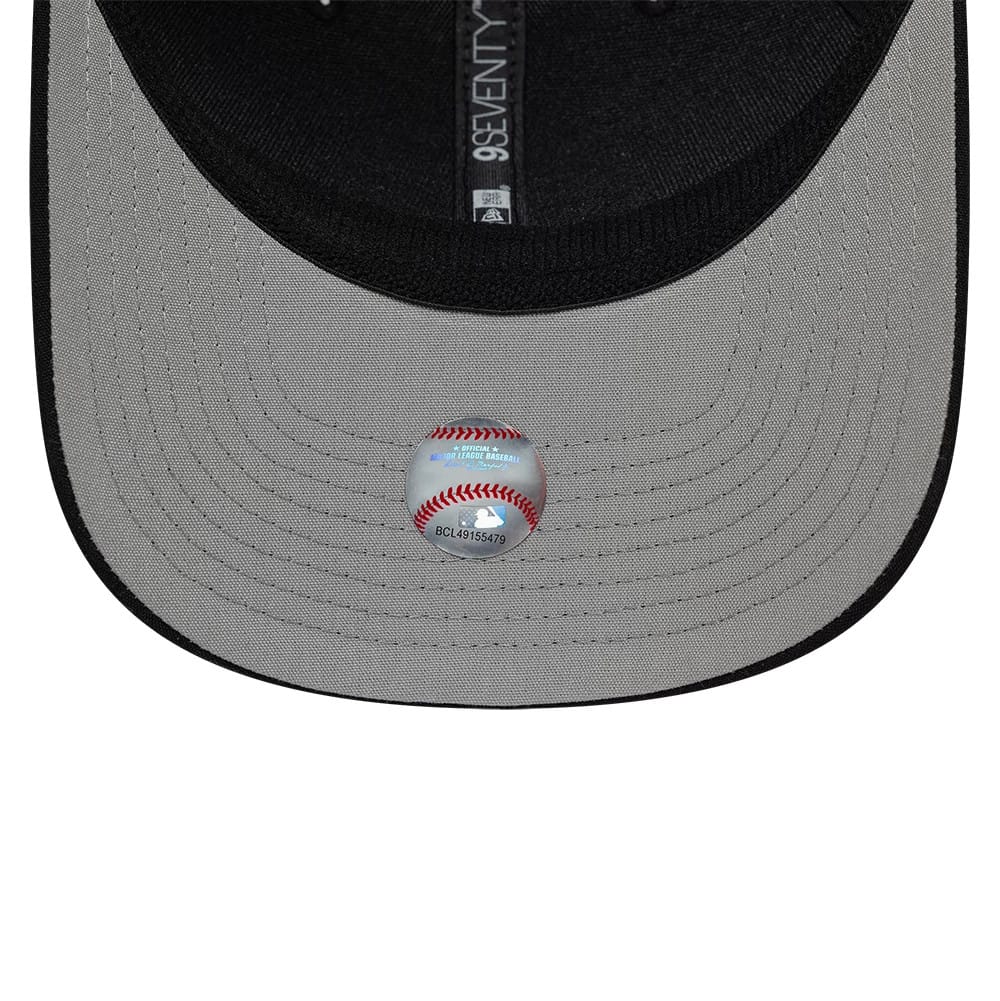 Chicago White Sox MLB Circles Black New Era 9SEVENTY Stretch Snap Adjustable Cap, inside view showing the black sweatband, grey undervisor with baseball sticker, and New Era 9SEVENTY taping along the crown.