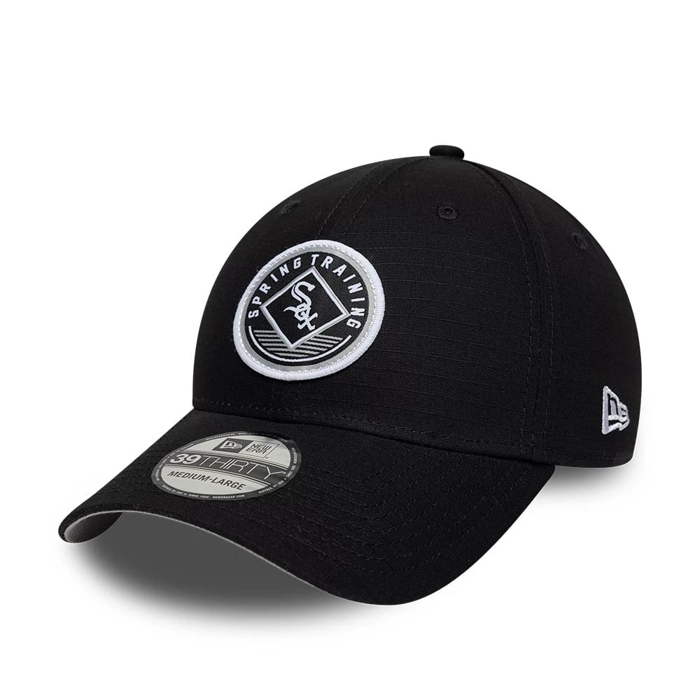 Chicago White Sox MLB Ripstop Black New Era 39THIRTY Stretch Fit Cap, three-quarter view showing the white and black embroidered Spring Training logo on the front panel, black curved visor with 39THIRTY size sticker.