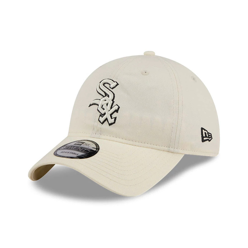 Chicago White Sox MLB Colours White New Era 9TWENTY Adjustable Cap, three-quarter view showing the front panel with the raised black and white Sox logo, curved visor with a 9TWENTY size sticker, and New Era flag logo on the left side.