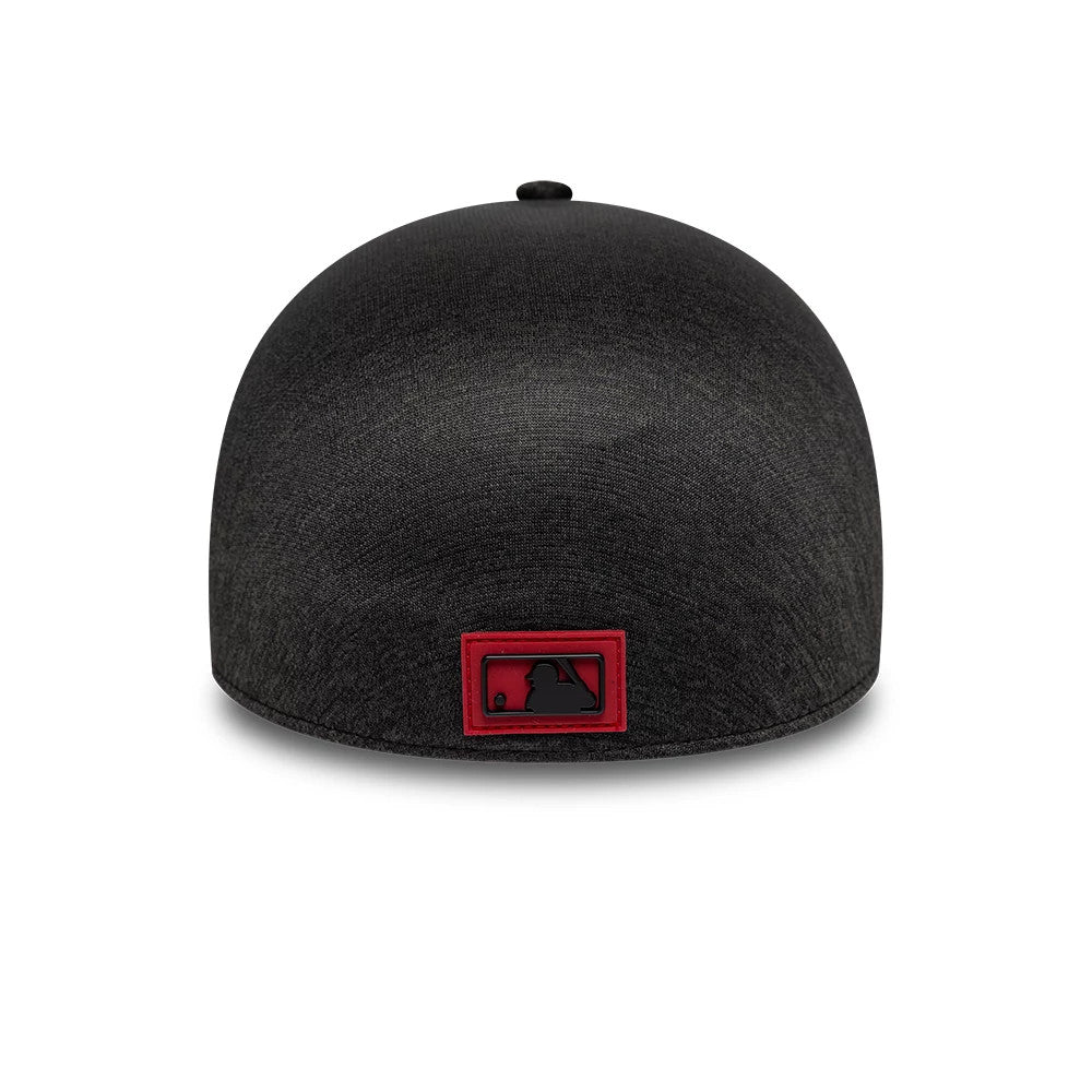 Arizona Diamondbacks MLB Clubhouse Black New Era 39THIRTY Infinity Stretch Fit Cap, rear view showing the black MLB Batterman logo set within a red rectangle at the centre of the back panels, highlighting the structured black crown.