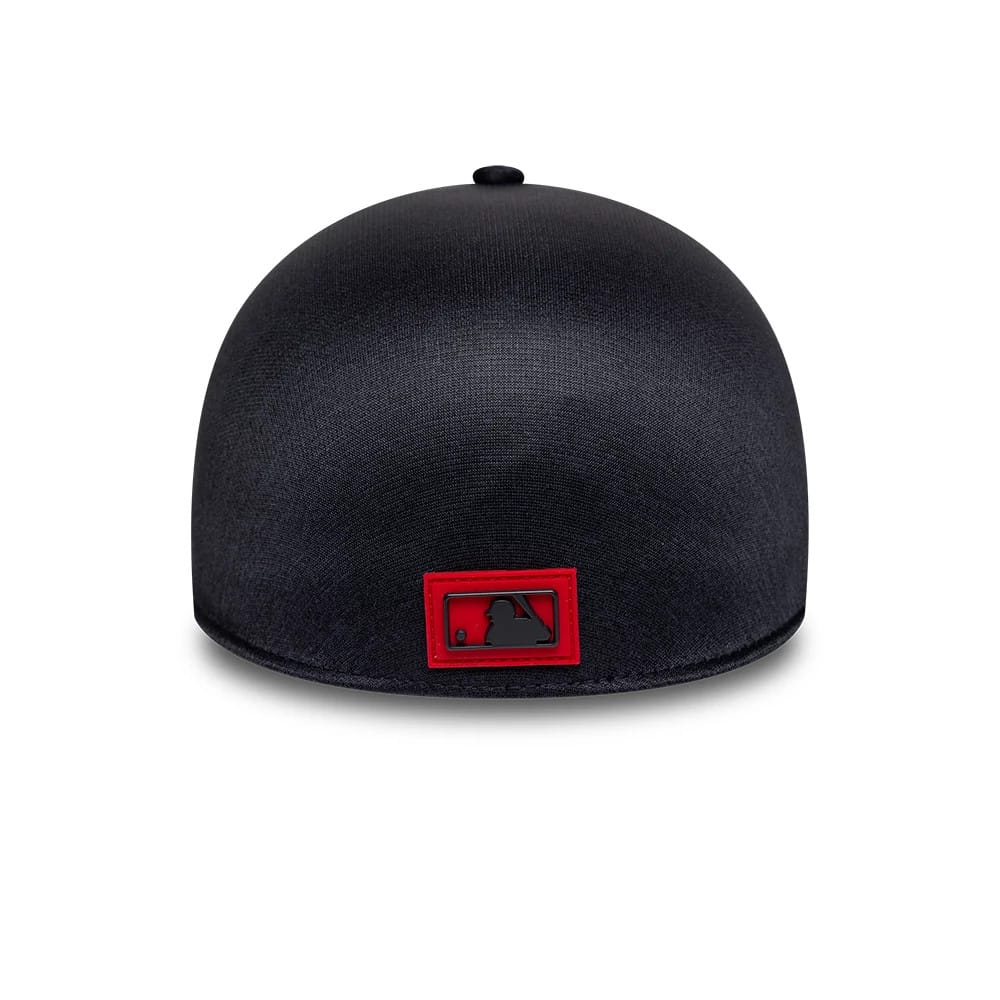 Cleveland Guardians MLB Clubhouse Navy New Era 39THIRTY Infinity Stretch Fit Cap, rear view showing the dark grey MLB Batterman logo bordered in red at the centre back of the structured navy crown.