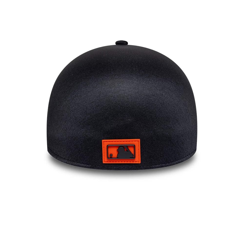 Detroit Tigers MLB Clubhouse Navy New Era 39THIRTY Infinity Stretch Fit Cap, rear view showing the black MLB Batterman logo framed in orange at the centre of the back panels, with a navy fabric and a rounded shape.