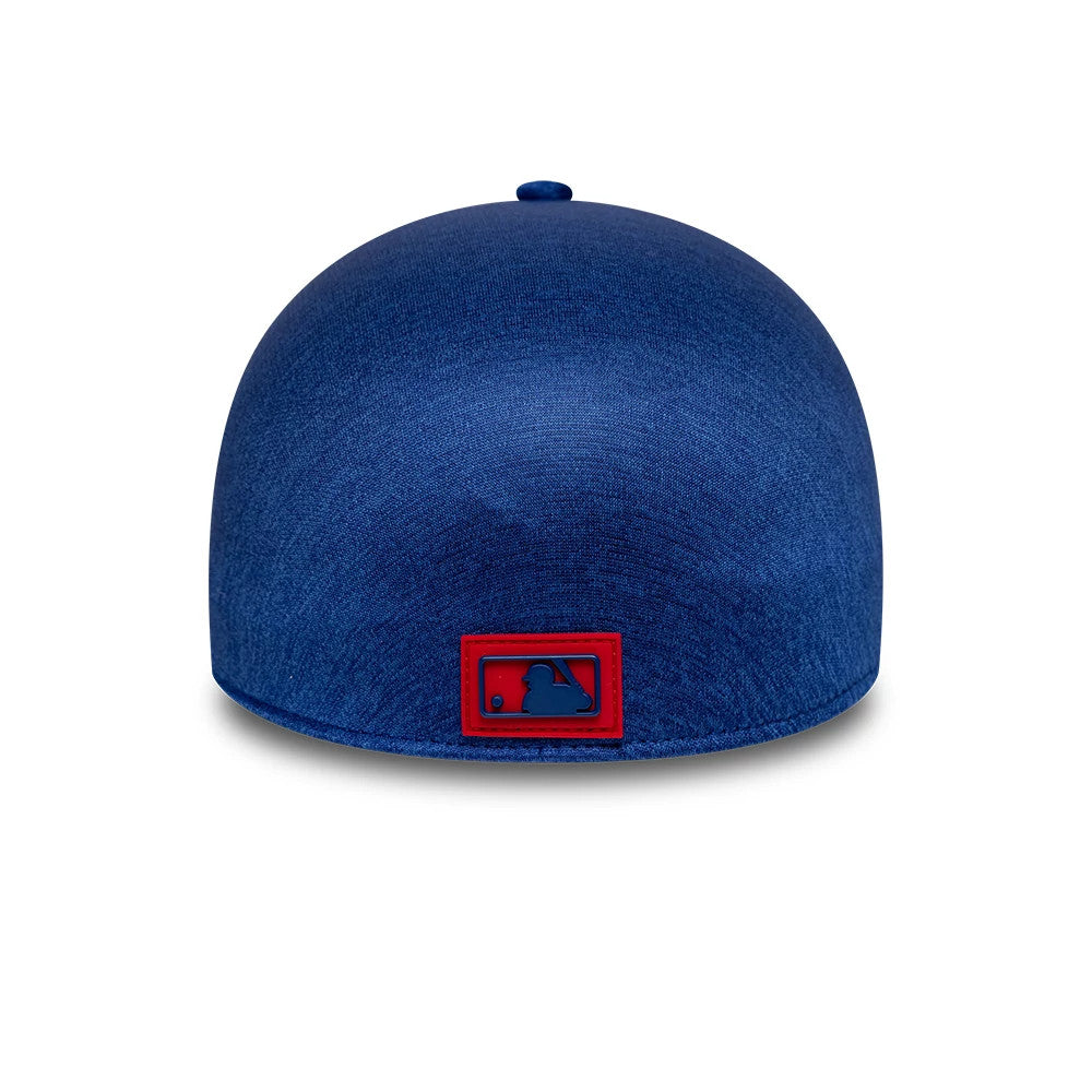 Chicago Cubs MLB Clubhouse Blue New Era 39THIRTY Infinity Stretch Fit Cap, rear view showing a blue MLB Batterman logo outlined in red at the centre of the back, with a seamless blue crown and top button.