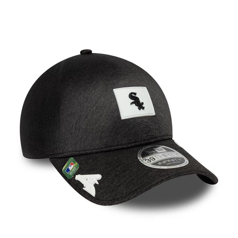 Chicago White Sox MLB Clubhouse Black New Era 39THIRTY Infinity Stretch Fit Cap, three-quarter view showing a black Sox logo patch on the front, a dark curved visor with a 39THIRTY size sticker, and a white MLB Batterman logo on the visor.