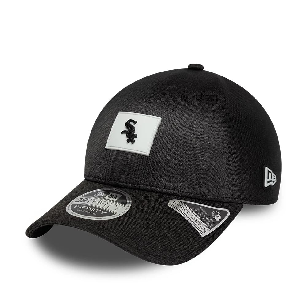 Chicago White Sox MLB Clubhouse Black New Era 39THIRTY Infinity Stretch Fit Cap, three-quarter view showing a raised black Sox logo on a white patch on the front panel, curved black visor, with New Era flag logo embroidered on the left side.