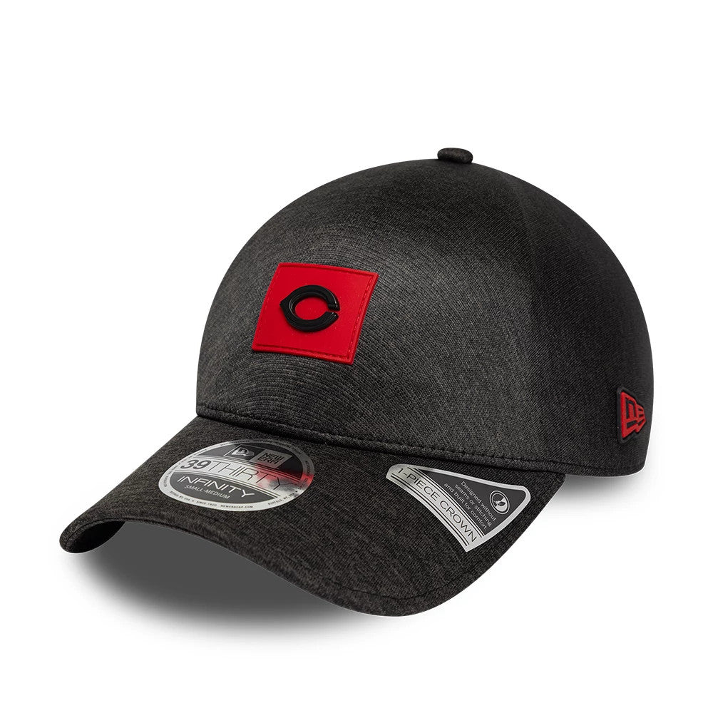 Cincinnati Reds MLB Clubhouse Black New Era 39THIRTY Infinity Stretch Fit Cap, three-quarter view showing the raised black embroidered C logo on a red patch on the front panel, with a curved visor and two stickers.