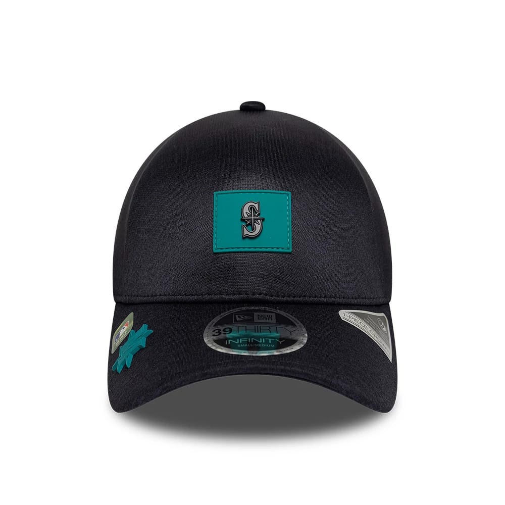 Pictured is this MLB Clubhouse Seattle Mariners 39THIRTY Infinity Stretch Fit cap in navy. 2