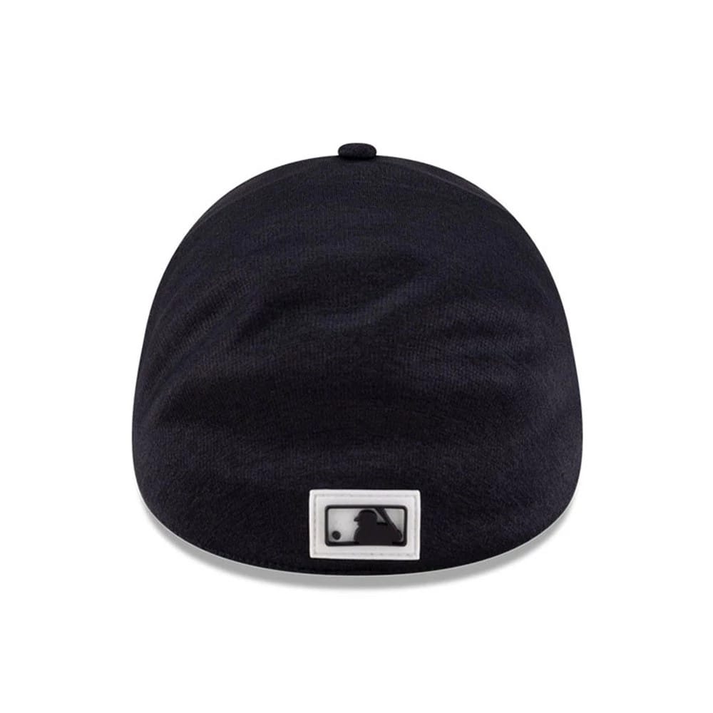 New York Yankees MLB Clubhouse Navy New Era 39THIRTY Infinity Stretch Fit Cap, rear view showing the black and white embroidered MLB Batterman logo at the centre back, highlighting the curved navy crown with a top button.