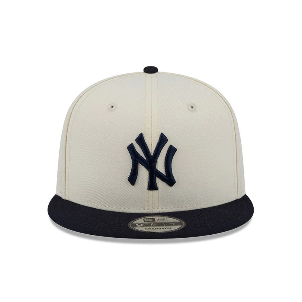 New York Yankees MLB Localized White New Era 9FIFTY Snapback Adjustable Cap, front view with a raised navy NY logo on the white front panel, a navy flat visor, and a 9FIFTY size sticker on the visor.