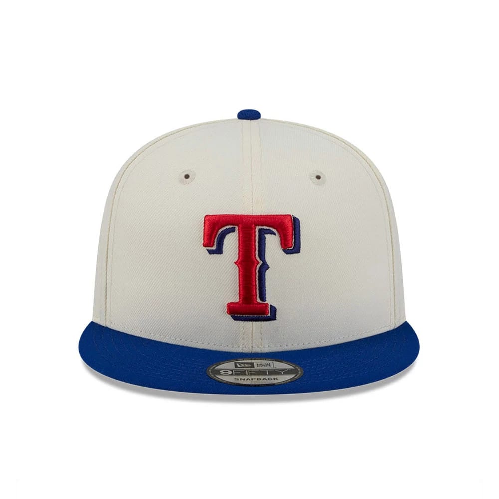 Texas Rangers MLB Localized White New Era 9FIFTY Snapback Adjustable Cap, front view showing the raised red embroidered T logo with blue outline on the white front panel, blue flat visor, and a 9FIFTY size sticker on the visor.