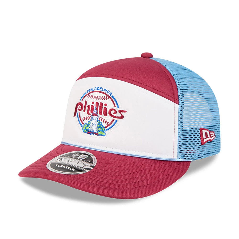 Philadelphia Phillies MLB Blocked Dark Red New Era 9FIFTY Split Panel Snapback Cap, front view showing raised embroidered Phillies logo in red and blue on the white front panel, dark red flat visor with 9FIFTY size sticker, and mesh blue back panels.