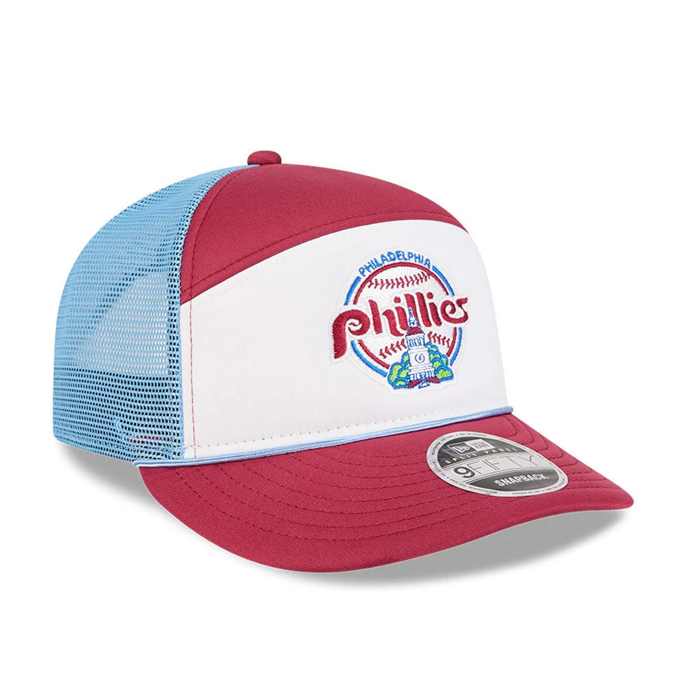 Philadelphia Phillies MLB Blocked Dark Red New Era 9FIFTY Split Panel Snapback Cap, three-quarter view showing the raised red and white embroidered Phillies logo on the white front panel, with a dark red visor and a blue mesh rear.