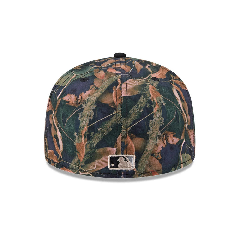 Pictured is this MLB Leaves Chicago White Sox 59FIFTY Fitted cap in black. 7