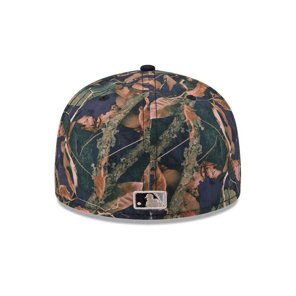Pictured is this MLB Leaves Chicago White Sox 59FIFTY Fitted cap in black. 7