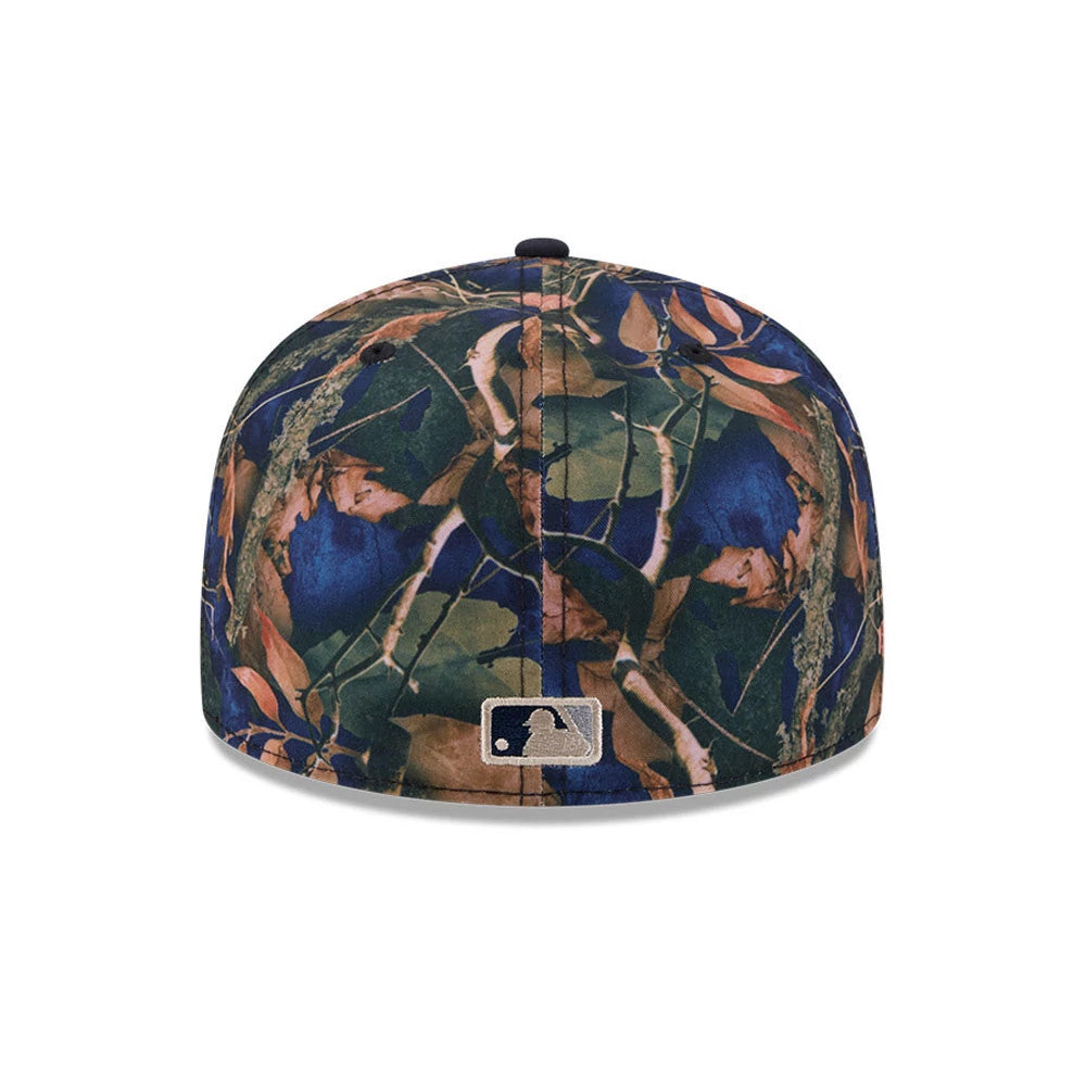 Pictured is this MLB Leaves New York Yankees 59FIFTY Fitted cap in navy. 7