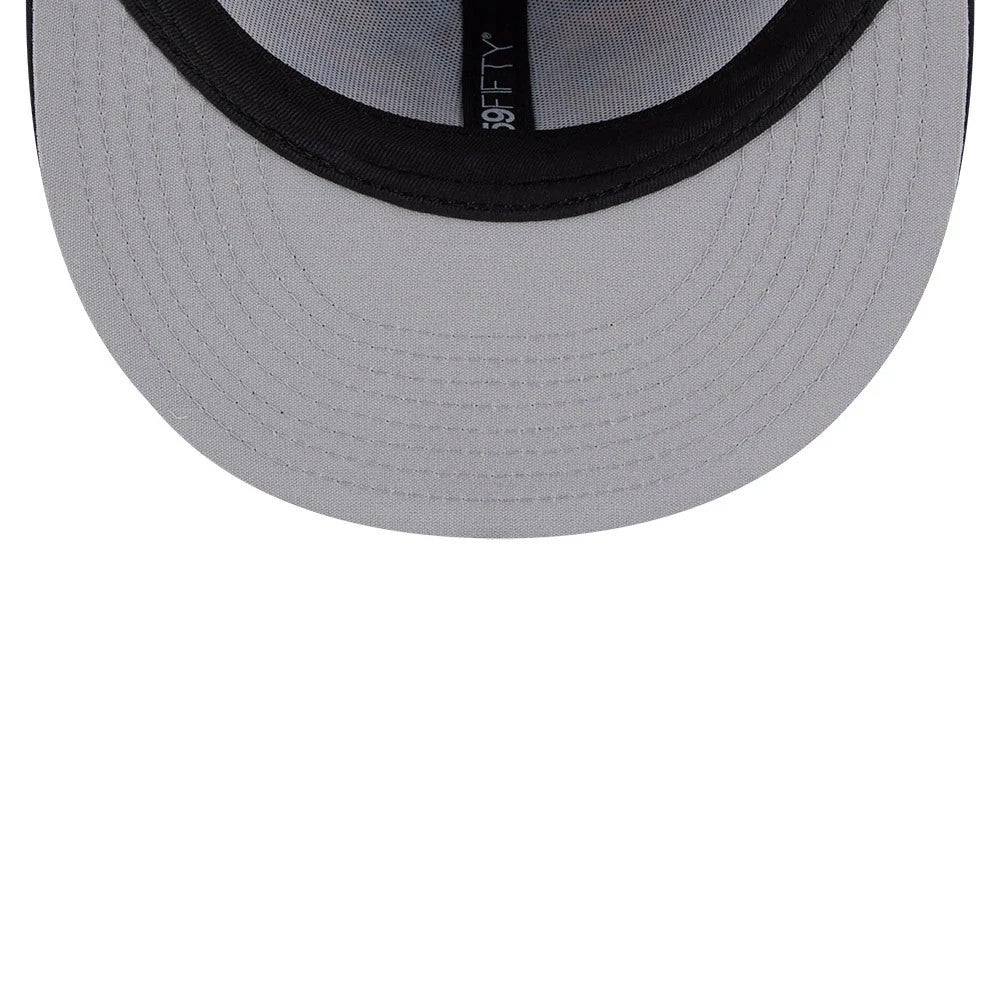 Pictured is this MLB Leaves New York Yankees 59FIFTY Fitted cap in navy. 2