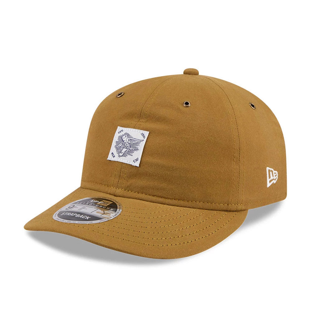 Chicago White Sox MLB Brushed Dark Beige Retro Crown New Era 9FIFTY Adjustable Cap, three-quarter view showing a white woven patch with vintage logo on the front panel, matching fabric visor, and white New Era flag logo on the left side.