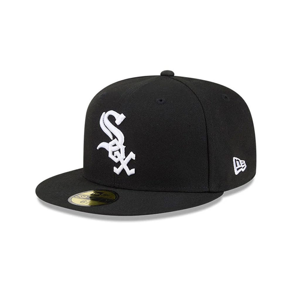 Chicago White Sox MLB Hidden Hit Black New Era 59FIFTY Fitted Cap, three-quarter view showing the raised white embroidered Sox logo on the black front panel, with a flat black visor featuring a gold 59FIFTY size sticker.
