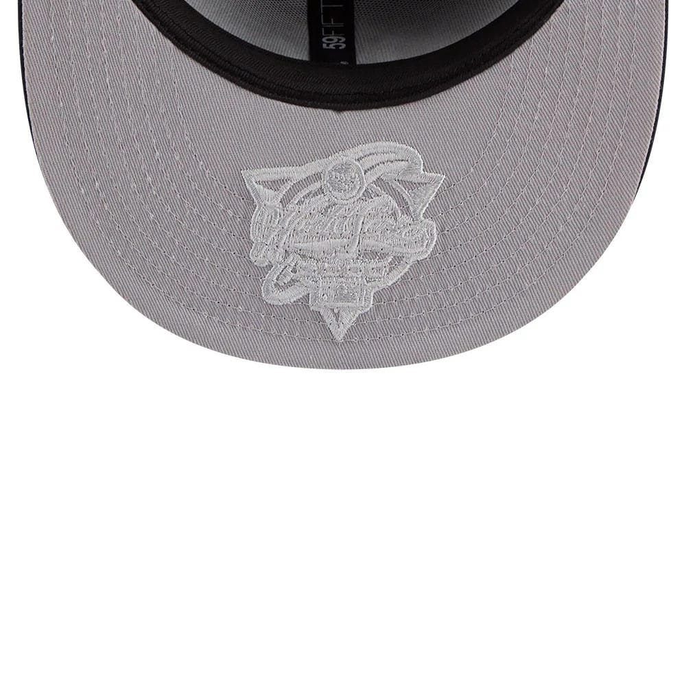 New York Yankees MLB Hidden Hit Navy New Era 59FIFTY Fitted Cap, inside view featuring grey undervisor with detailed white embroidered design and black sweatband, alongside the 59FIFTY taping.
