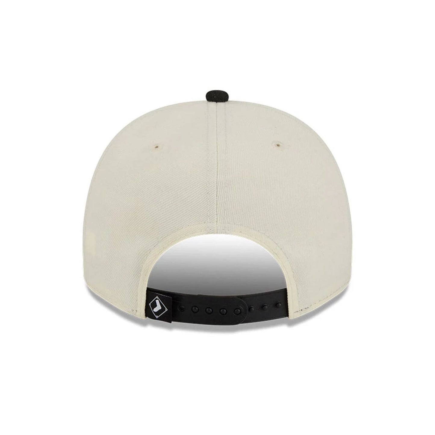 Pictured is this MLB Classic Chicago White Sox 9FIFTY A-Frame Snapback cap in White. 7