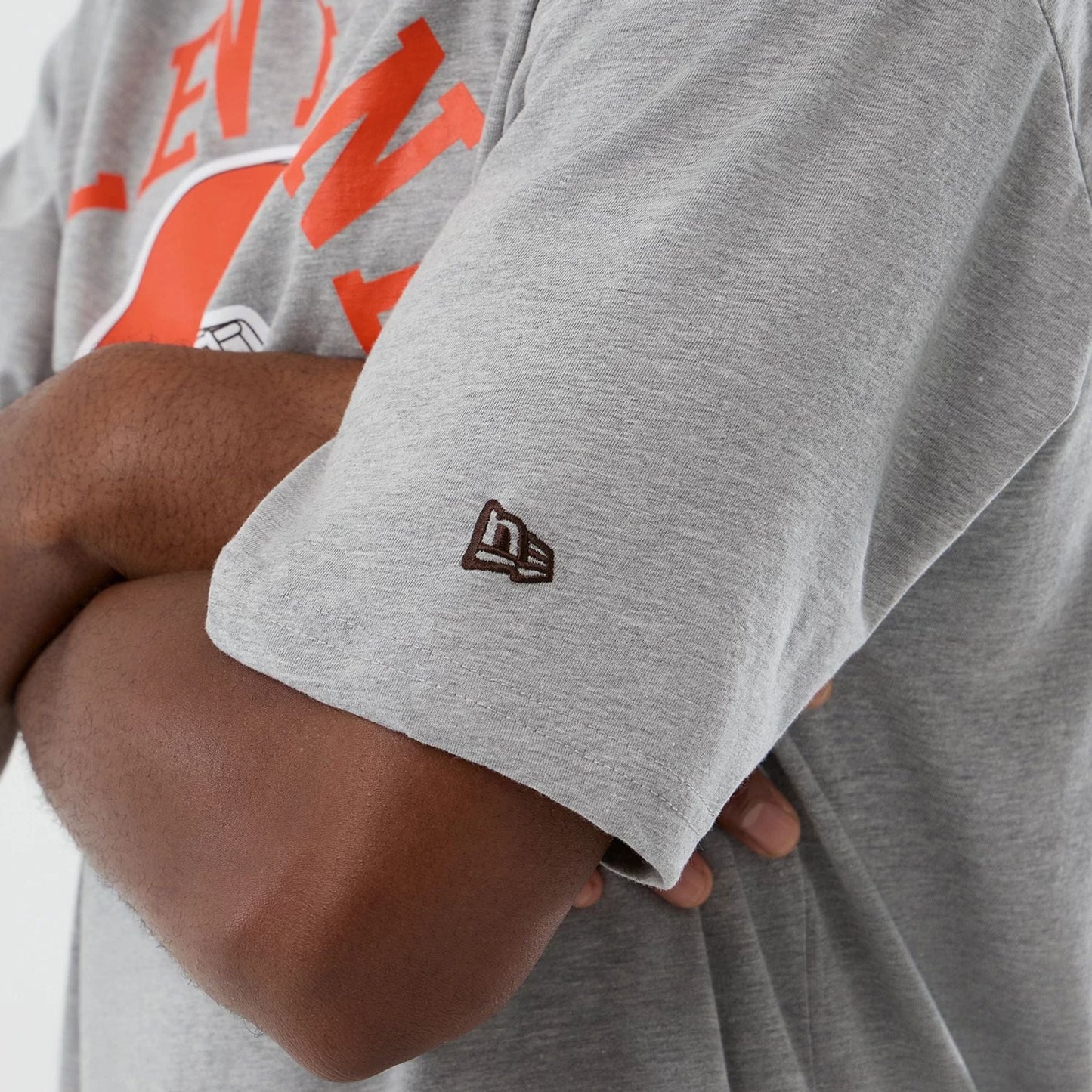 The Male model is wearing Cleveland Browns NFL International Series Games Grey Oversized T-Shirt 7