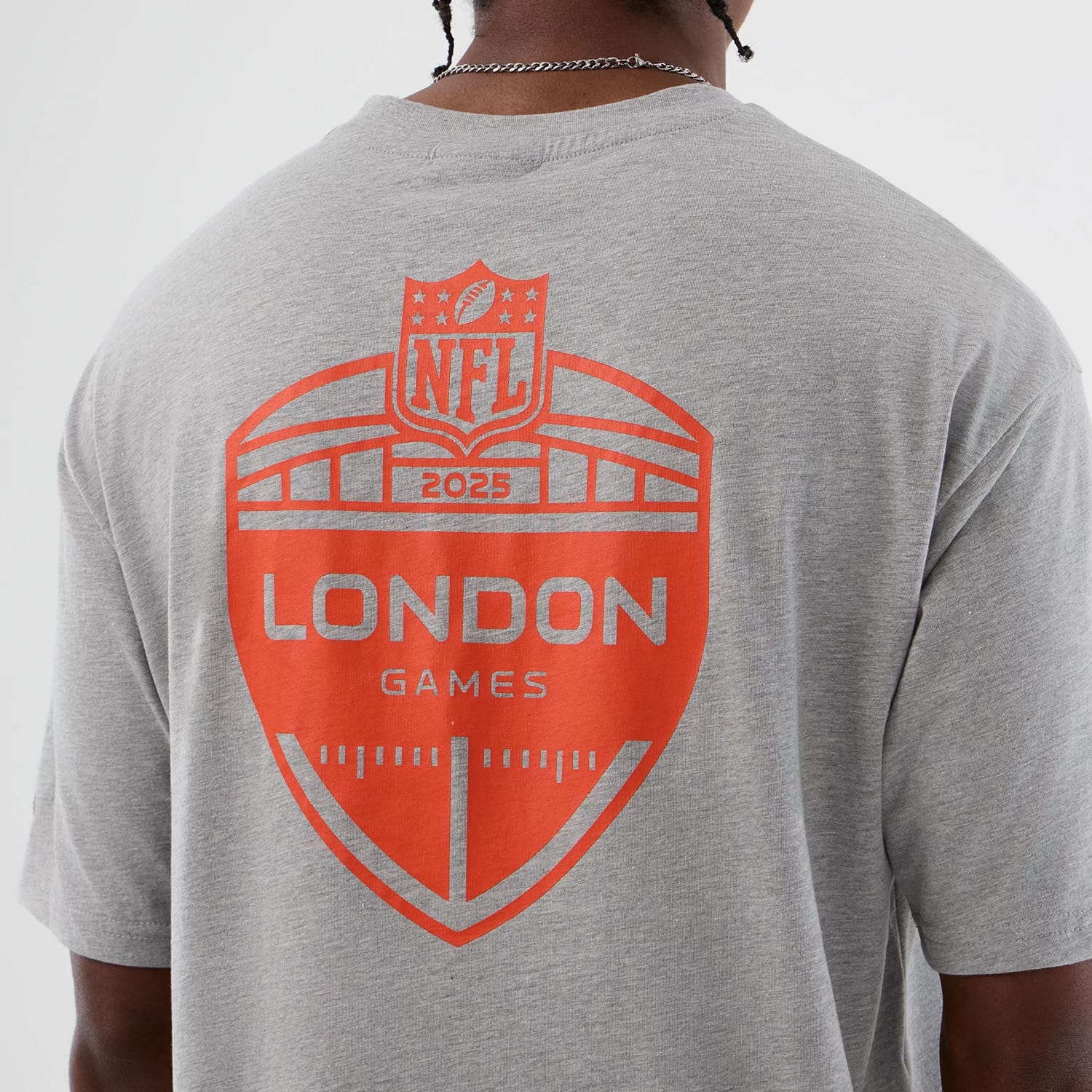 The Male model is wearing Cleveland Browns NFL International Series Games Grey Oversized T-Shirt 4