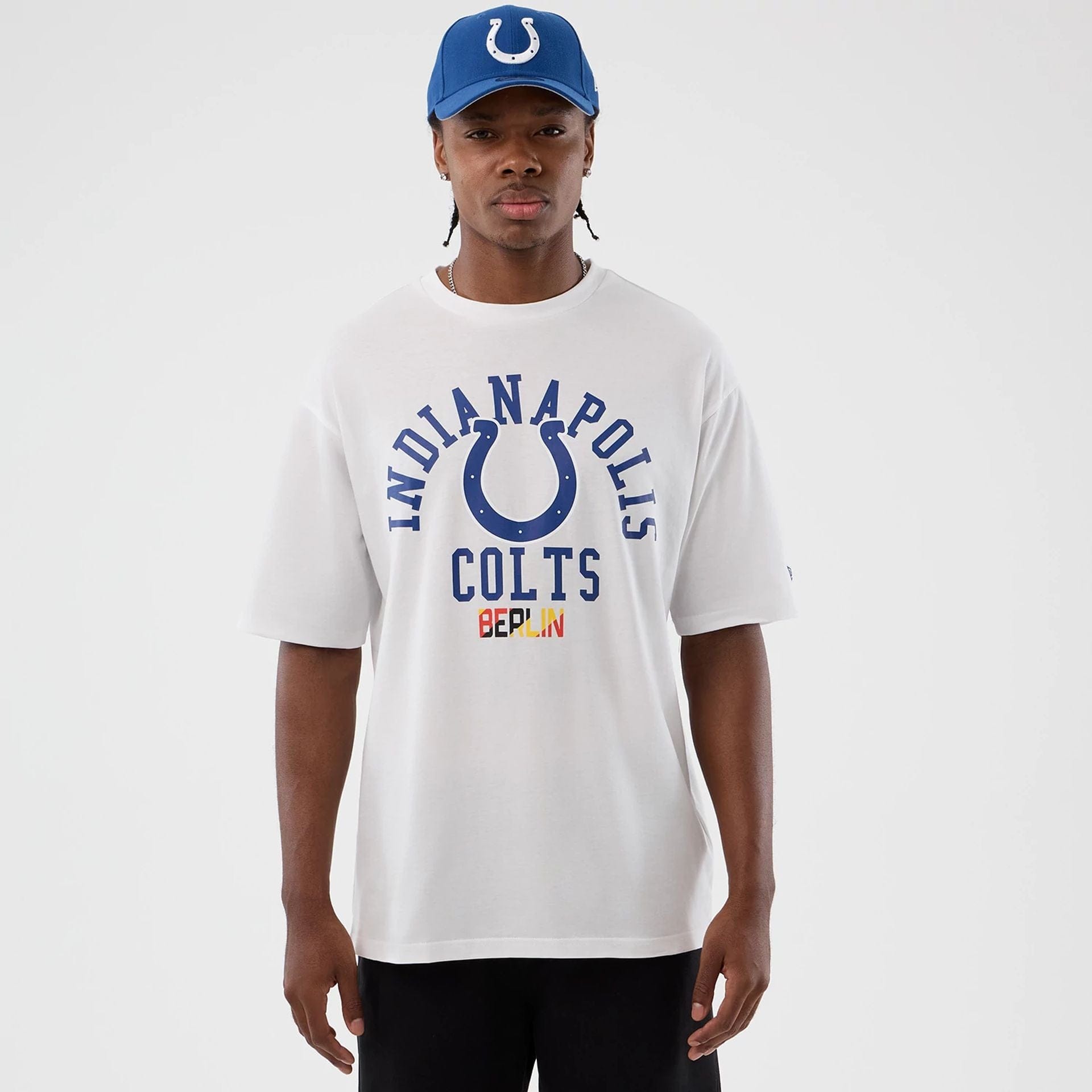 The Male model is wearing Indianapolis Colts NFL International Series Games White Oversized T-Shirt 1
