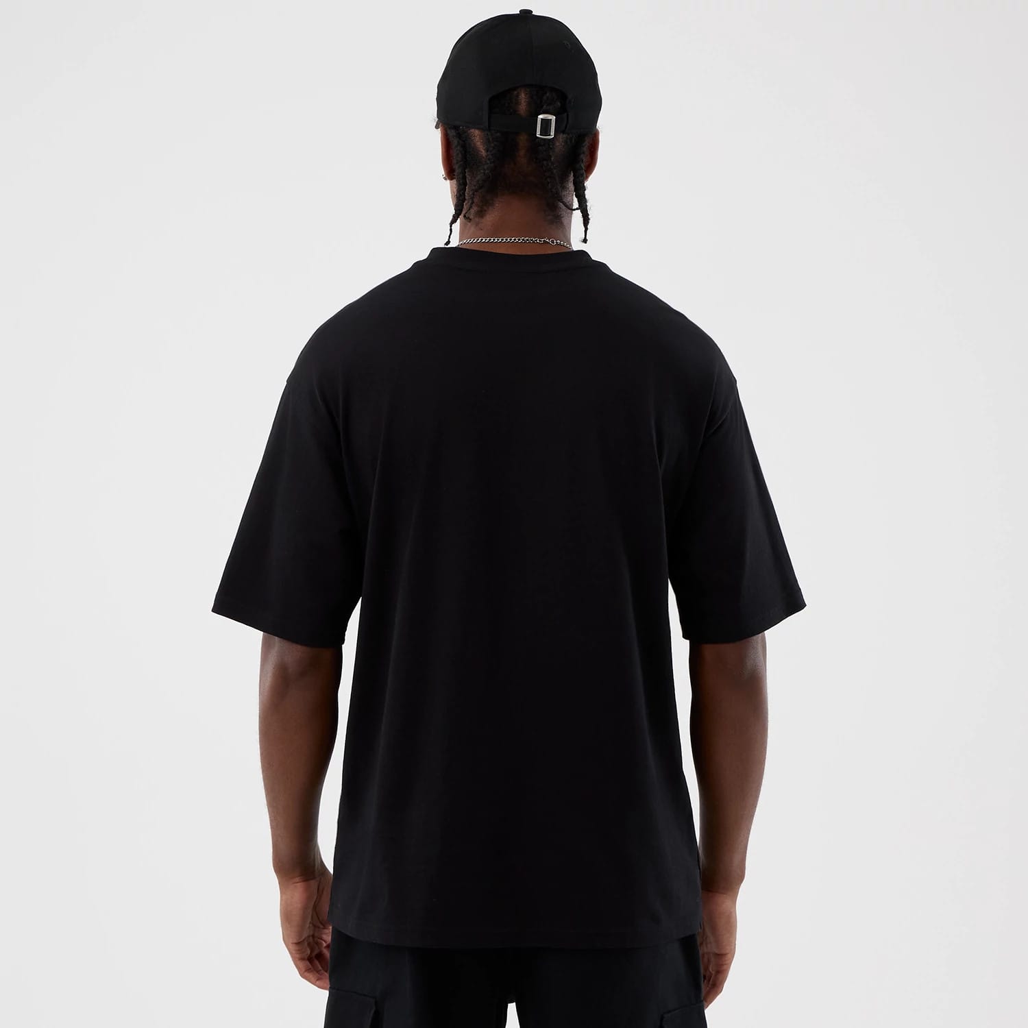 The Male model is wearing Berlin NFL International Series Games Black Oversized T-Shirt 2