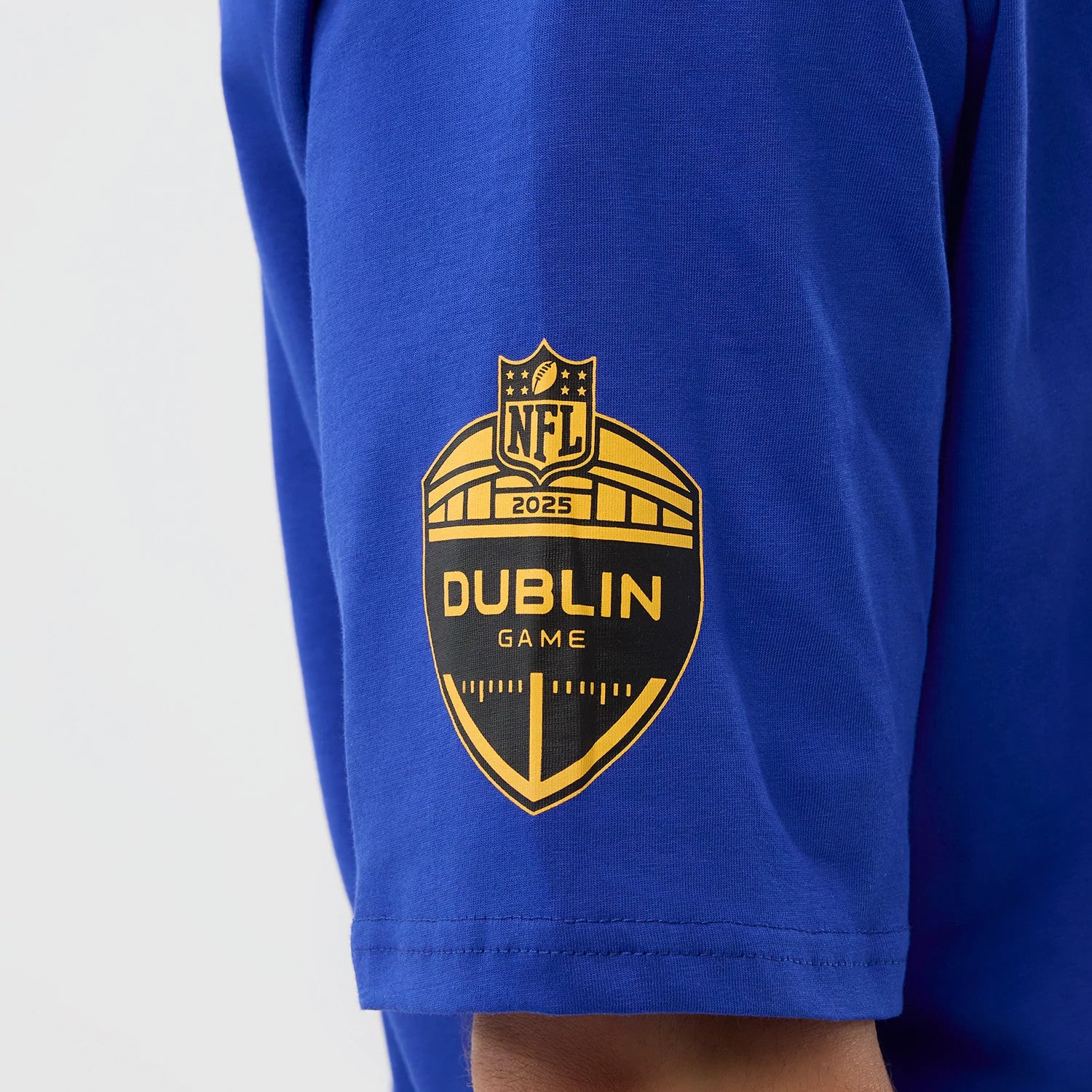 The Male model is wearing Pittsburgh Steelers NFL International Series Games Blue Oversized T-Shirt 4