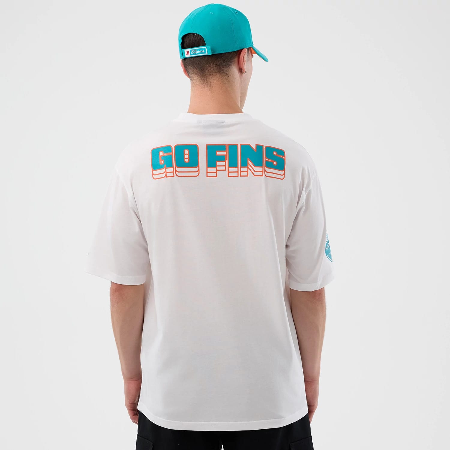 The Male model is wearing a Miami Dolphins NFL International Series Games Madrid White Oversized T-Shirt 2