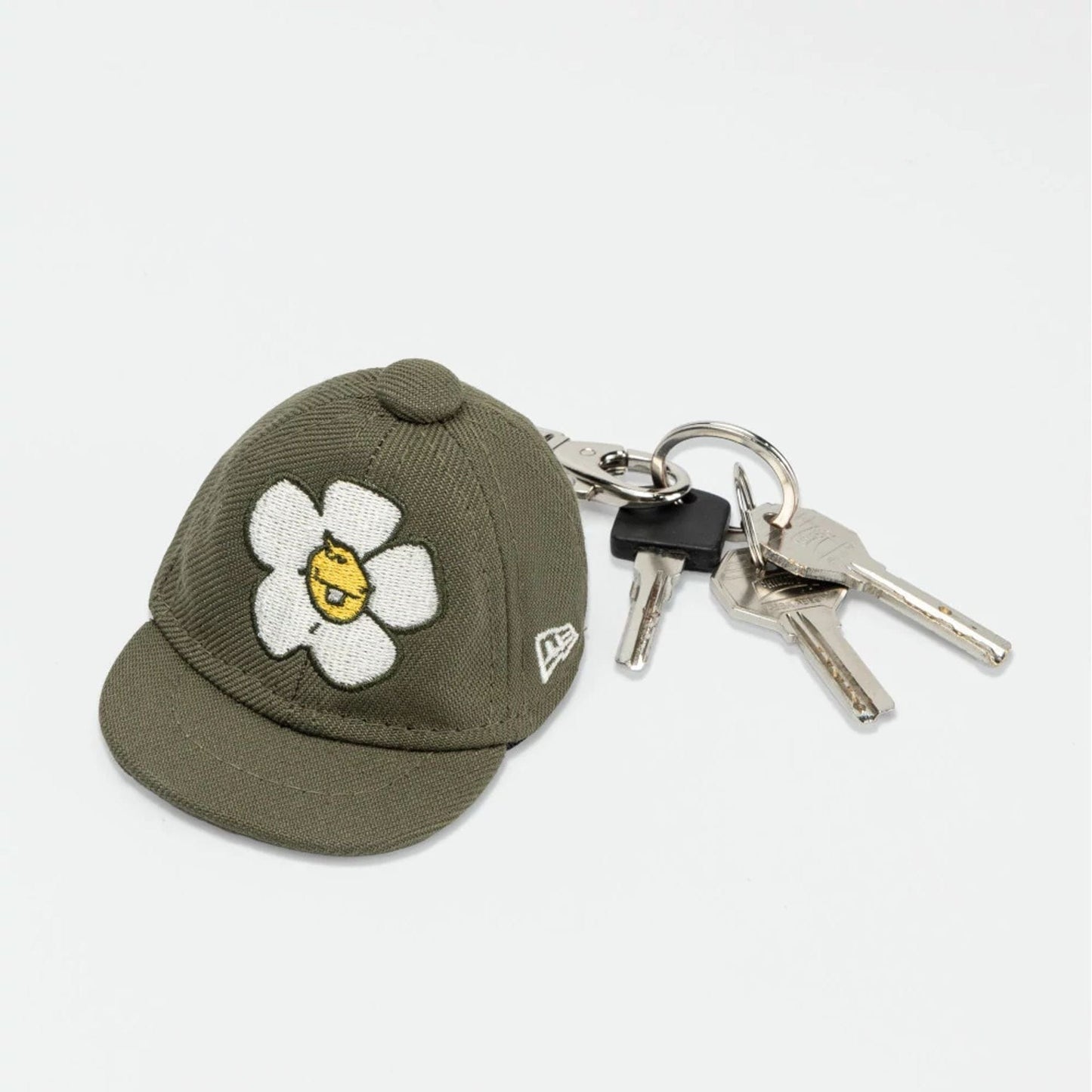 Pictured in this New Era x Rodrigo Roji Flower Green Mini 59FIFTY Fitted Cap 4