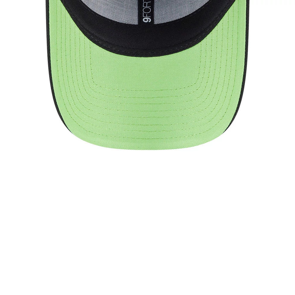 Chicago Bulls NBA Neon Black New Era 9FORTY Adjustable Cap, inside view showing the bright green undervisor, black inner sweatband, and grey taping with the 9FORTY logo printed on it.