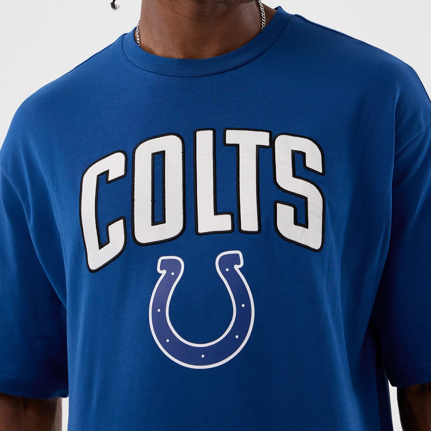 The Male model is wearing Indianapolis Colts NFL International Series Games Berlin Blue Oversized T-Shirt 3