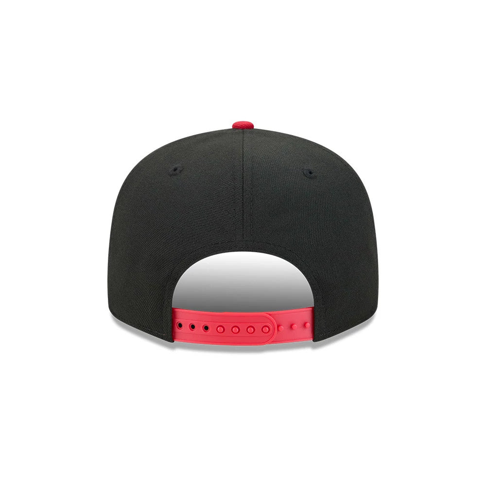Pictured is this NHL Evergreen Chicago Blackhawks 9FIFTY Snapback cap in black. 7