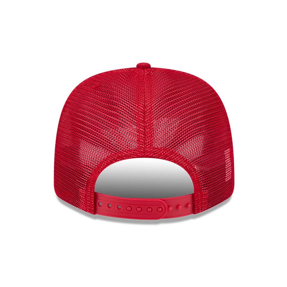 Pictured is this NHL Evergreen Chicago Blackhawks 9SEVENTY Stretch Snap cap in red. 7