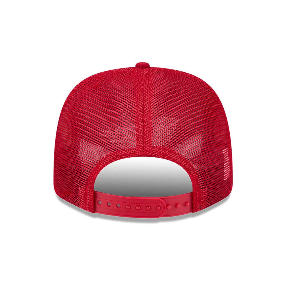 Pictured is this NHL Evergreen Chicago Blackhawks 9SEVENTY Stretch Snap cap in red. 7