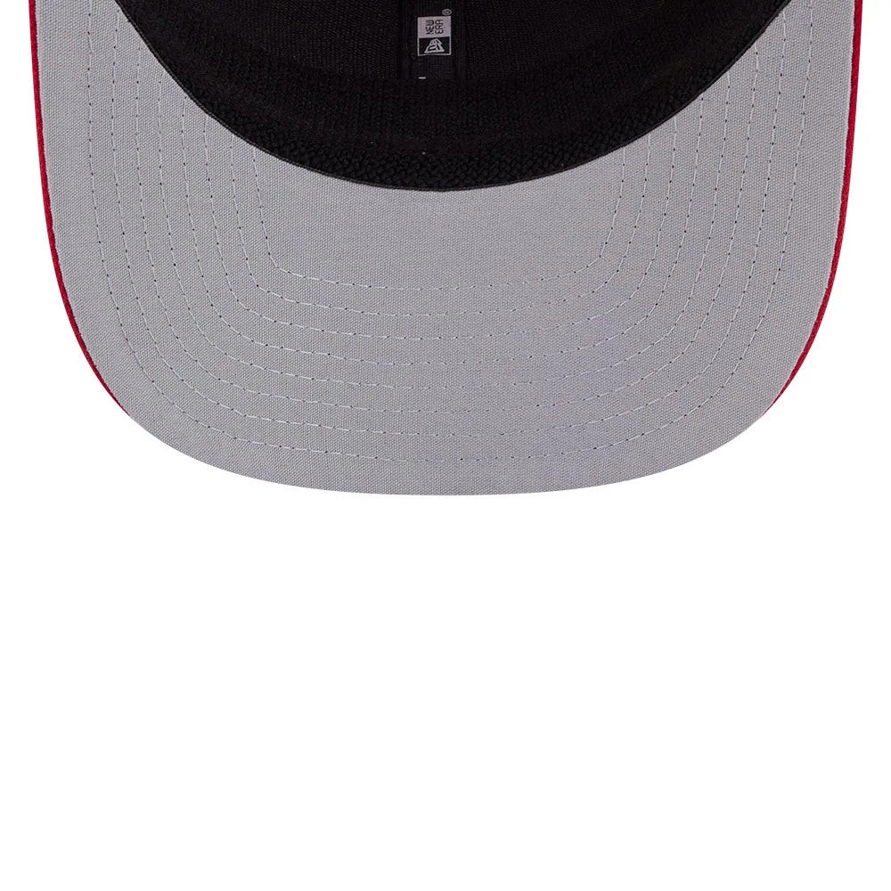 Pictured is this NHL Evergreen Chicago Blackhawks 9SEVENTY Stretch Snap cap in red. 2