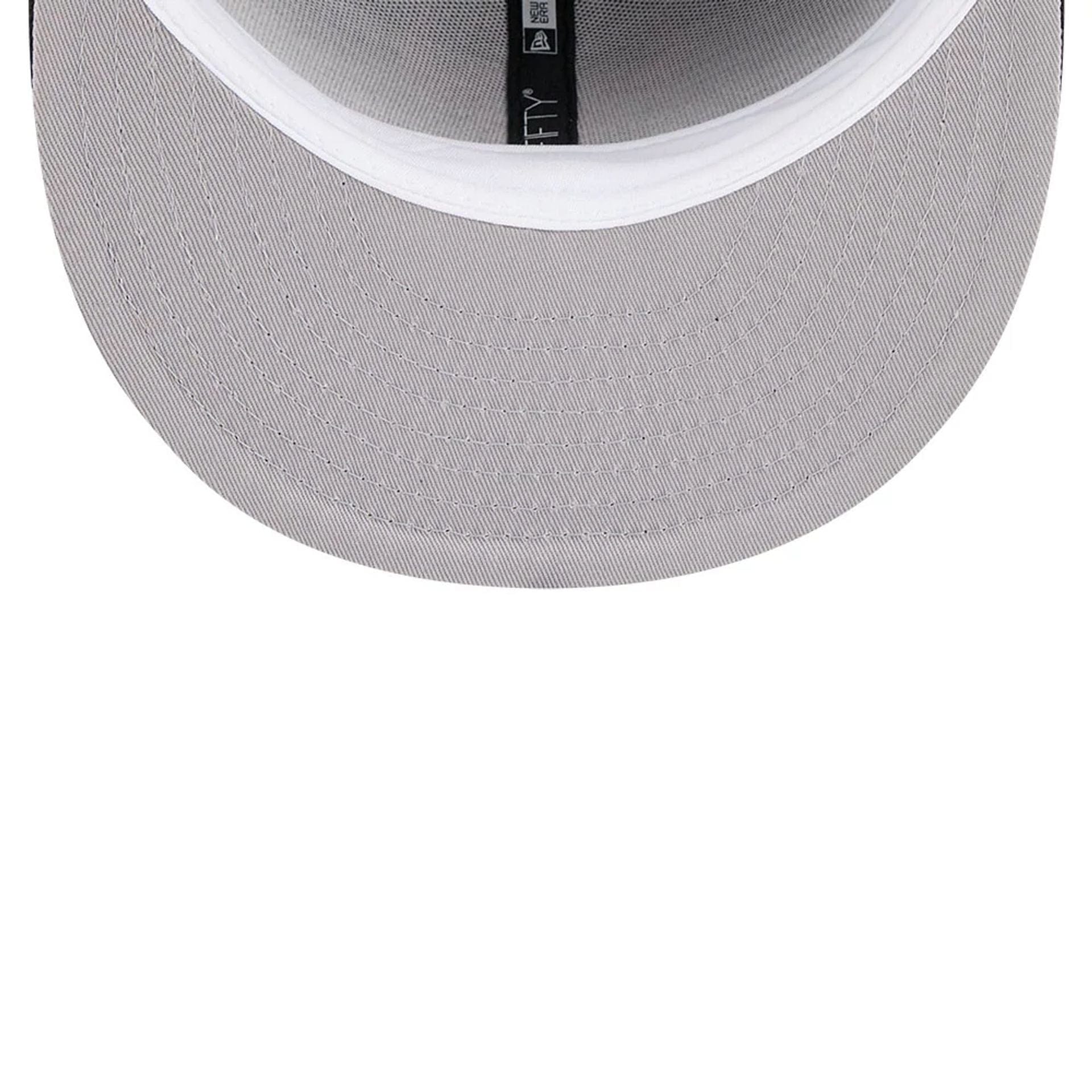 Pictured is this NBA Hardwood Classic Chicago Bulls 59FIFTY Fitted cap in black. 2