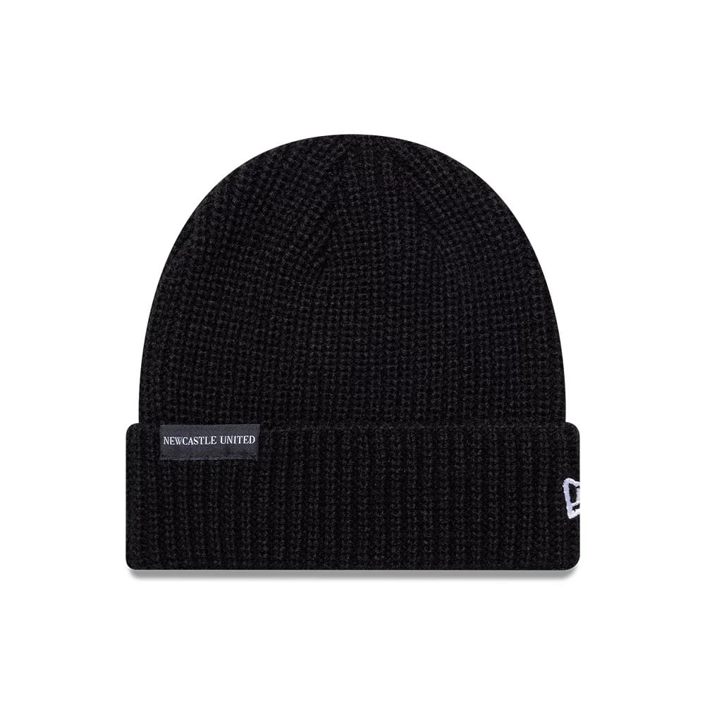 This is a Newcastle United FC Ribbed Black Cuff Knit Beanie Hat 1