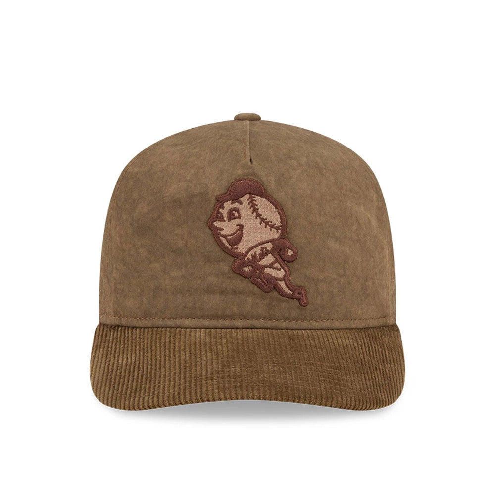 New York Mets MLB Utility Linen Open Brown New Era 19TWENTY Adjustable Cap, front view showing a raised brown embroidered Mets logo on the unstructured brown crown with a corduroy brown visor and matching top button.