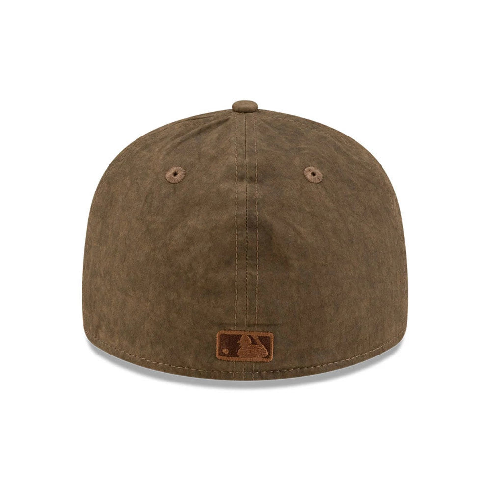 Pictured is this MLB Utility Linen Atlanta Braves Retro Crown 59FIFTY Fitted cap in open brown. 7