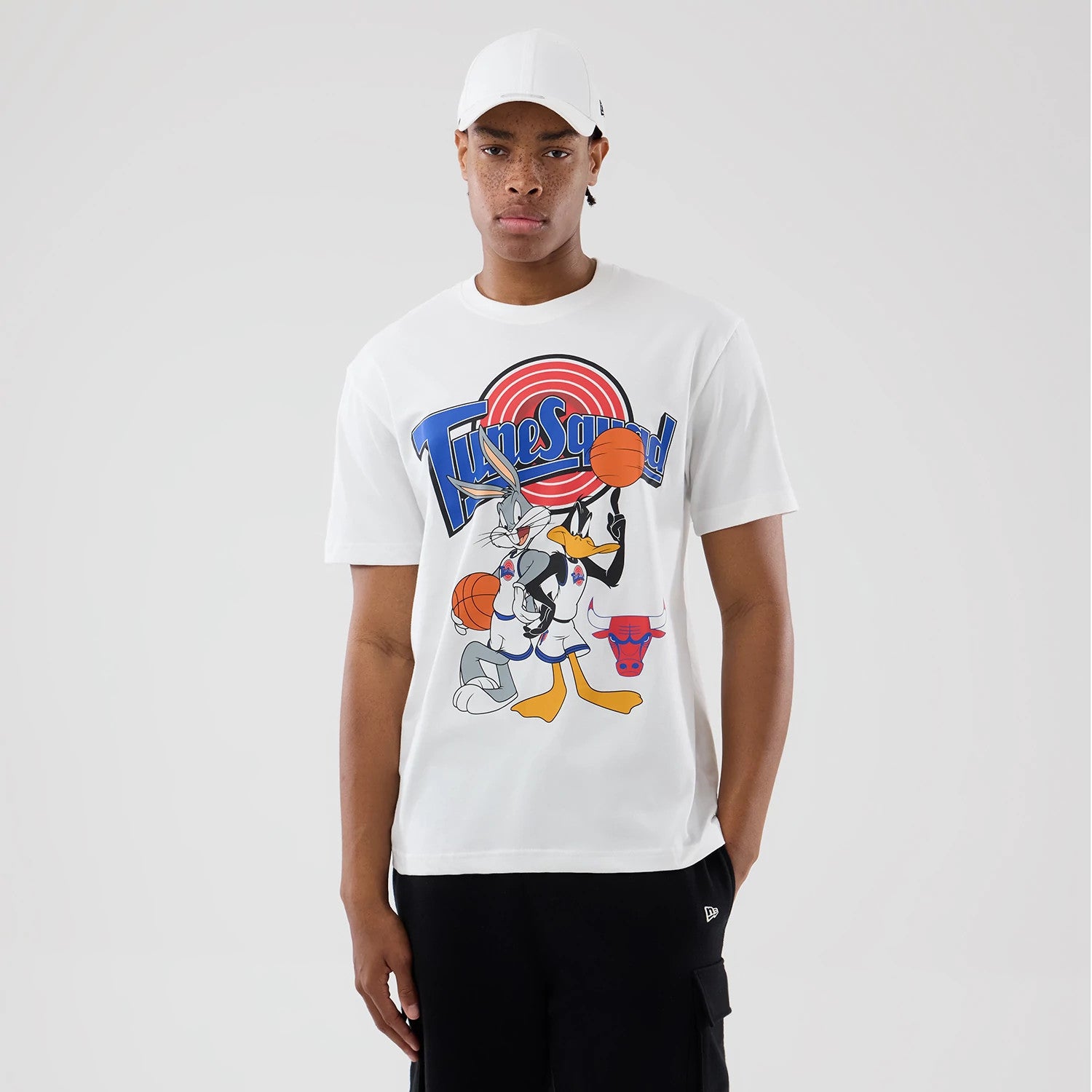 The model is wearing this Space Jam 2 X NBA Chicago Bulls T-Shirt in white. 1