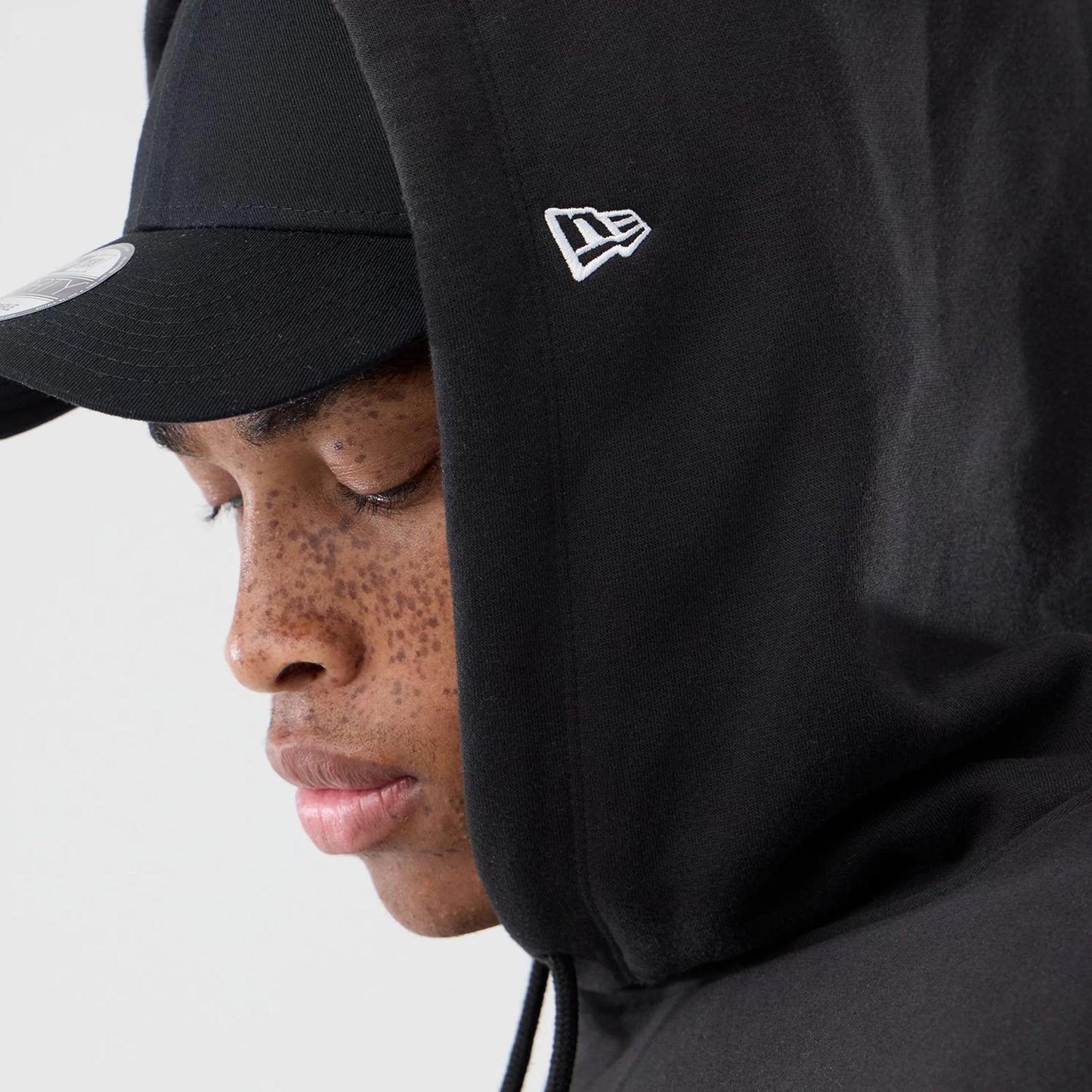 The model is wearing this Space Jam 2 X NBA LA Lakers Pullover Hoodie in black. 7