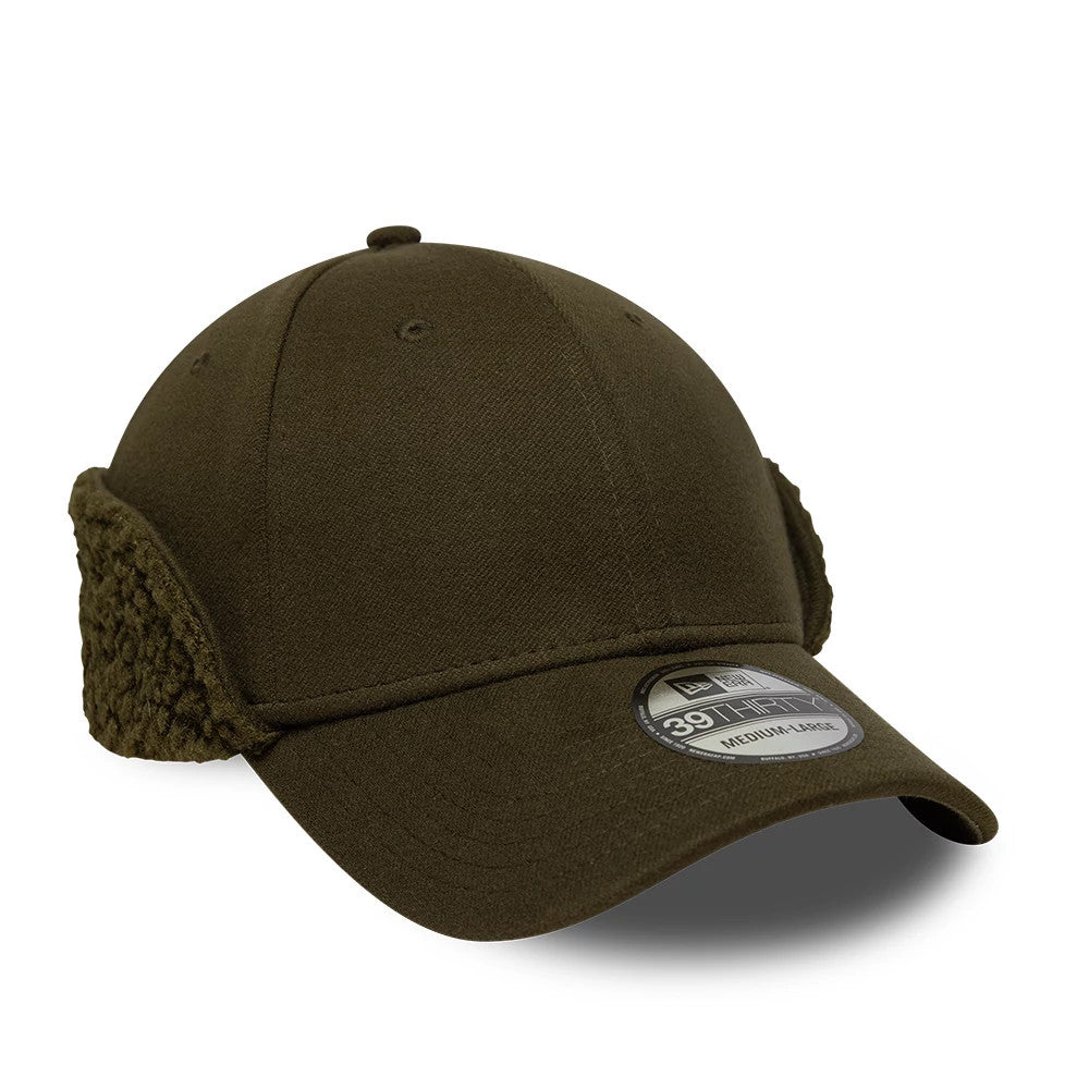 New Era Green 39THIRTY Downflap Stretch Fit Cap, three-quarter view with a khaki green crown, curved visor, 39THIRTY size sticker, and textured earflaps down each side for added warmth.